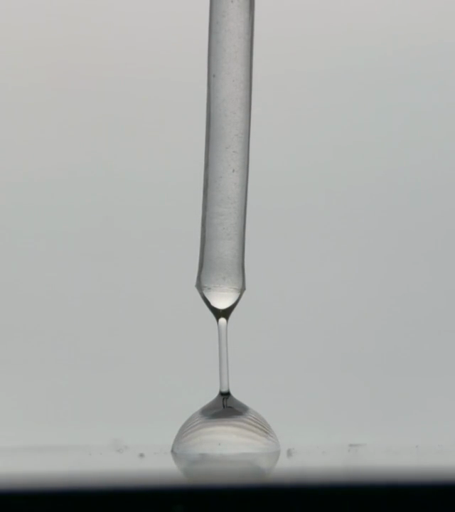 A liquid drop and filament between the pipette and lower contact surface in PocketDoS.